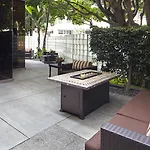 Courtyard By Marriott Los Angeles Lax / Century Boulevard