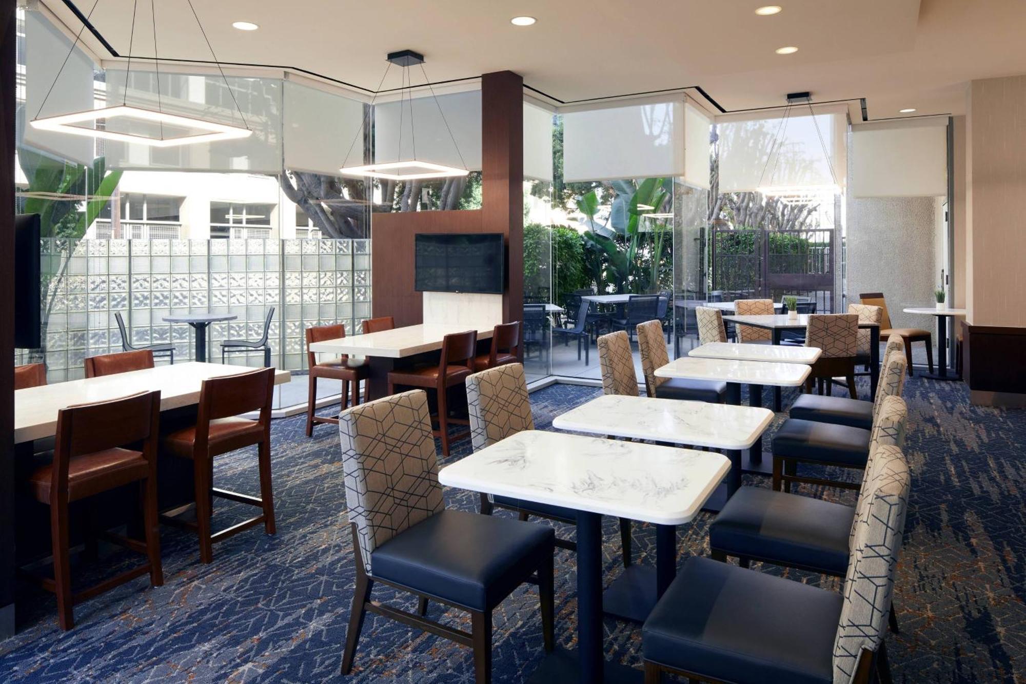 Courtyard By Marriott Angeles Lax / Century Boulevard Hotel