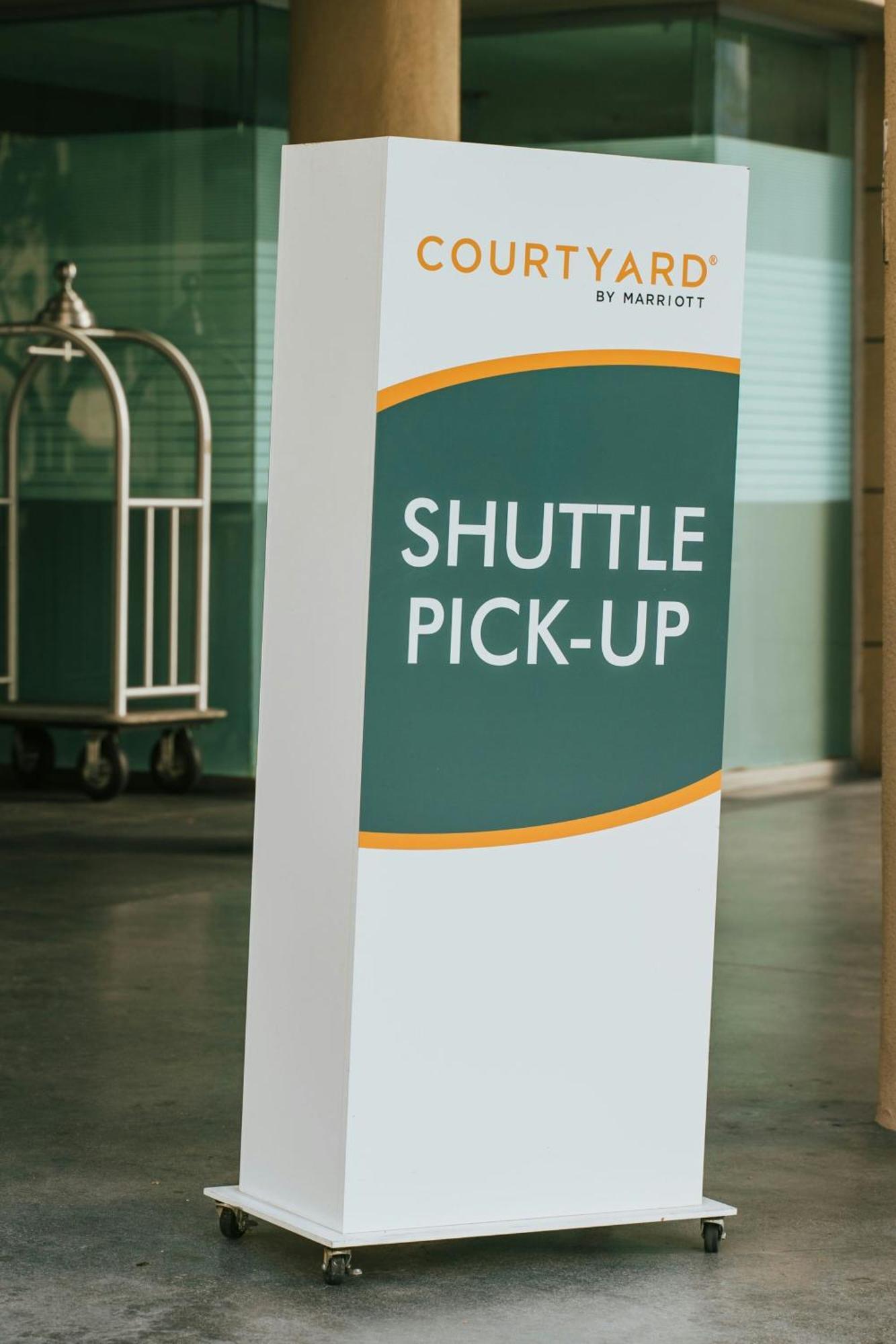 Courtyard By Marriott Angeles Lax / Century Boulevard