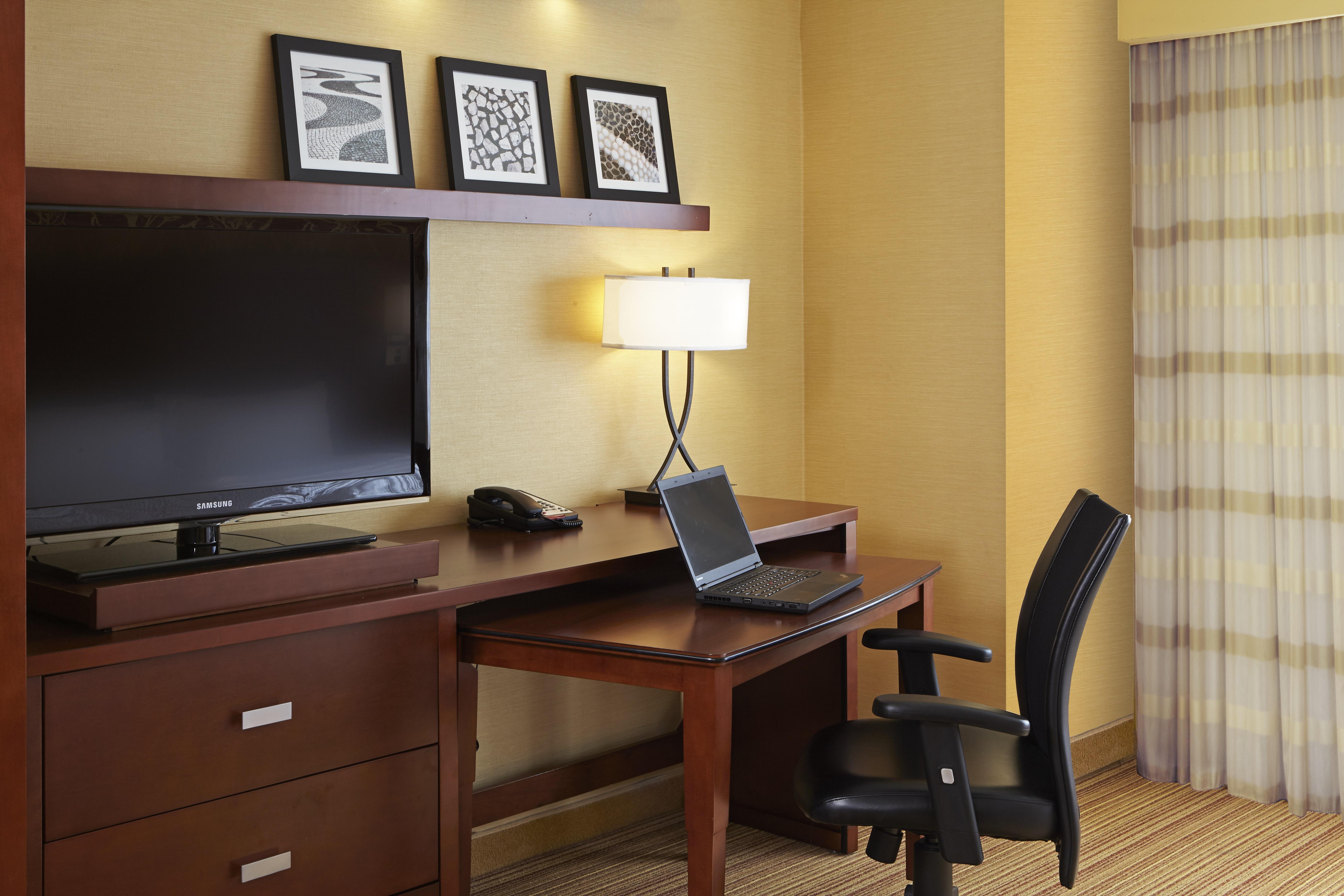 Courtyard By Marriott Angeles Lax / Century Boulevard Hotel